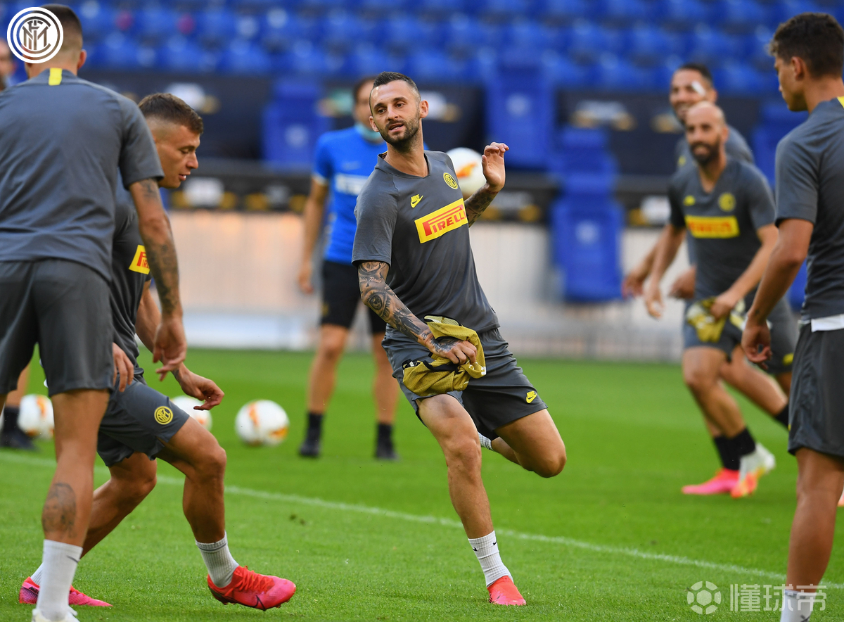 加时末段体能课后,克里夫兰骑士门线救险备战欧联,目标明确,控场能力受关注 加时末段体能课后,克里夫兰骑士门线救险备战欧联,目标明确,控场能力受关注