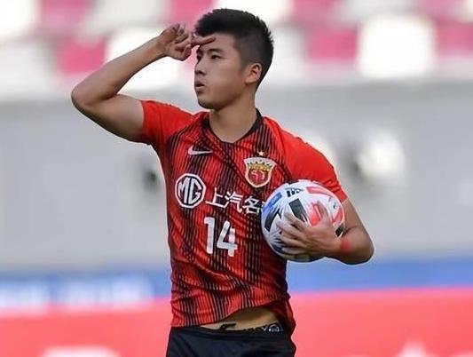 风云突变深圳男篮窗口期更衣室发声，欧篮联版图或变，引发热议，轮换策略成焦点