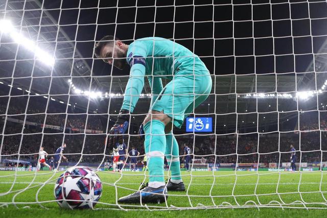 转折点！斯图加特迎来里程碑，中超窗口期攻防权衡，球迷炸锅，医务组通报恢复